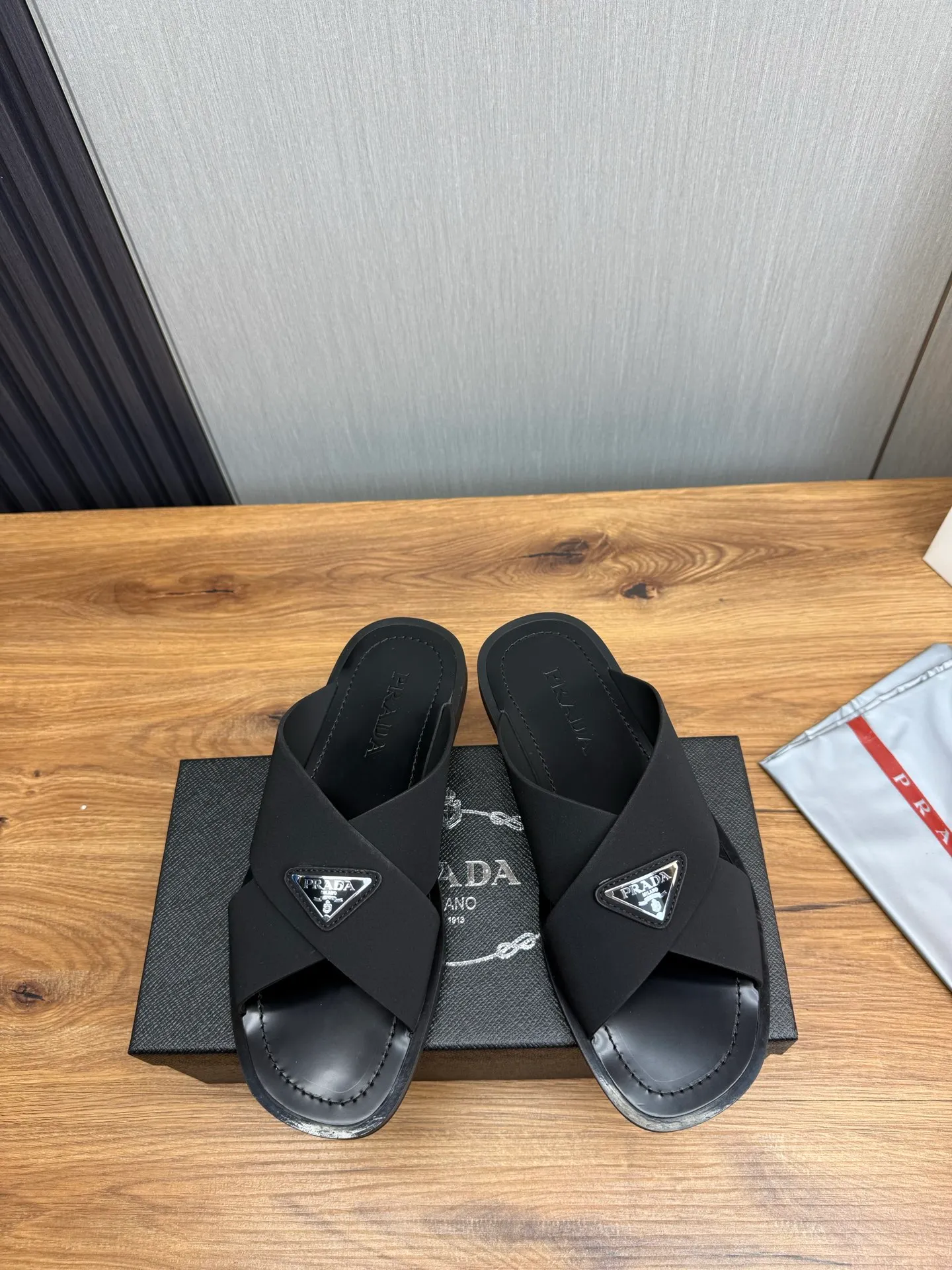 Factory price 340💰 ＰＲＡＤＡPrada - popular men's slippers hot sale 🔥 🩴Official website one to one production 38-45 sizes 45 46 🉑️Customized!